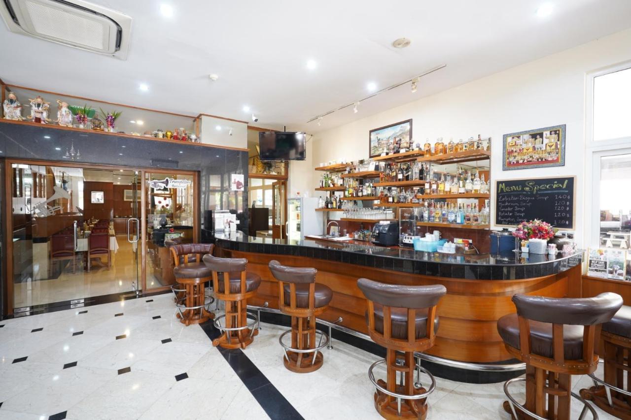 Whitehouse Condotel מלון דירות