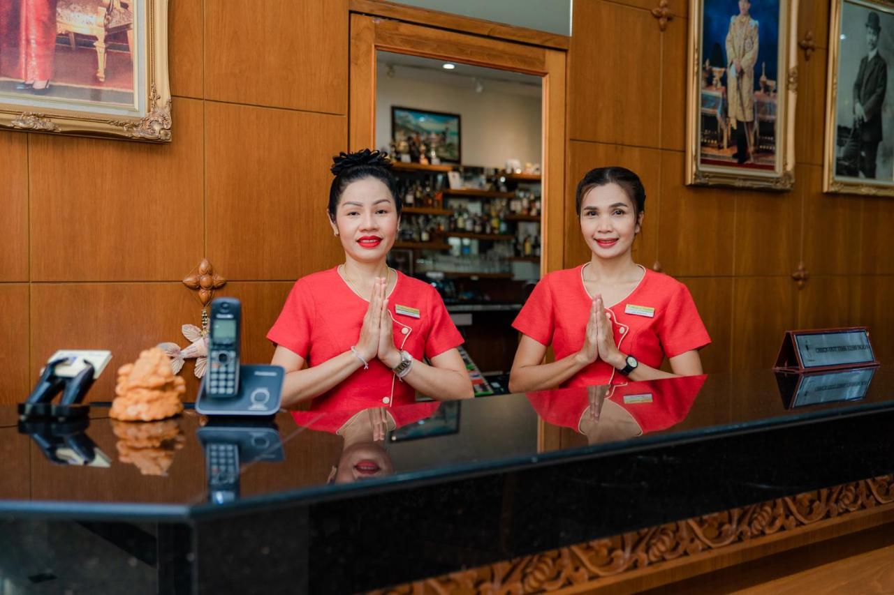 Whitehouse Condotel Апарт-отель Паттайя
