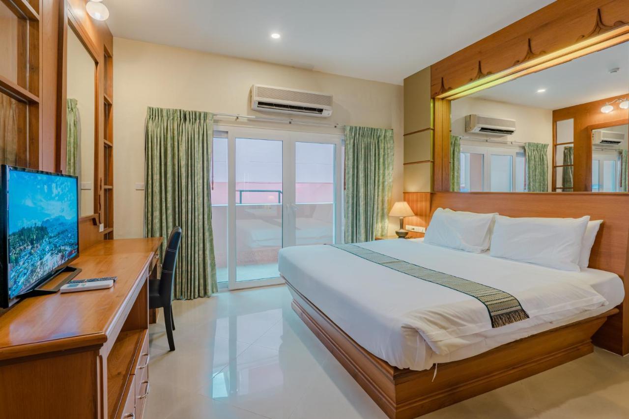 Whitehouse Condotel מלון דירות פאטאיה