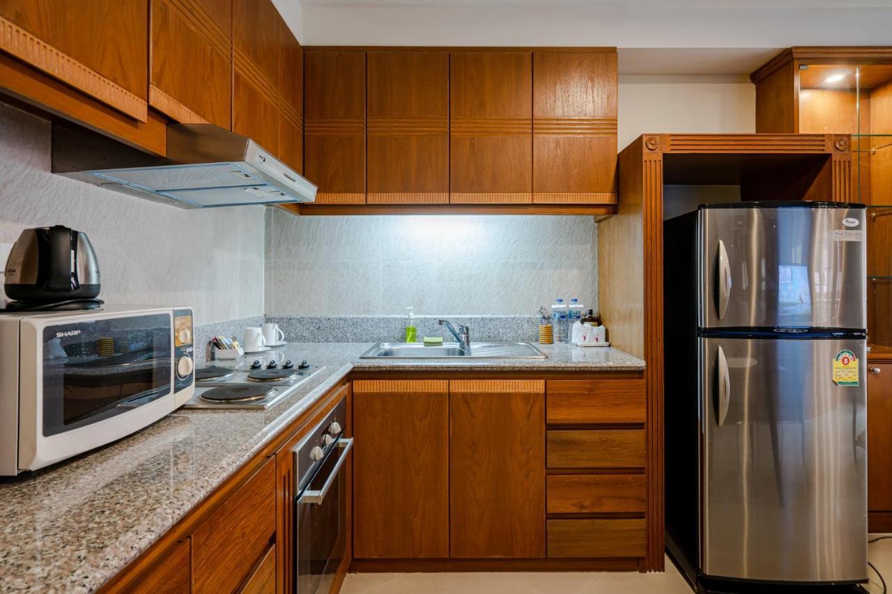 Whitehouse Condotel Апарт-отель Паттайя